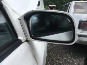 このミラーの向こう側には