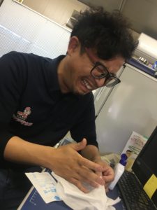 痛がる社長