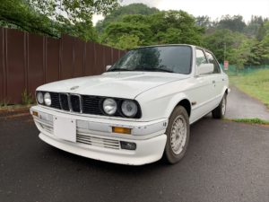 BMWE30六本木のカローラ