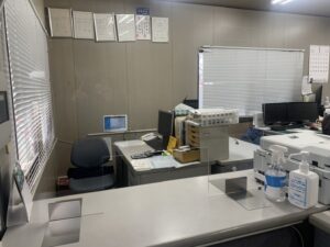 飛沫感染防止アクリルパーテーションを導入