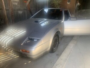 長年納屋に放置された日産フェアレディZ