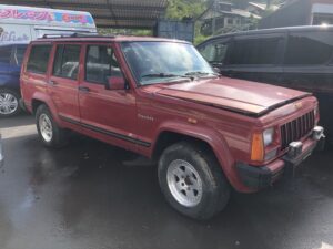 廃車にされる前のクライスラージープチェロキー