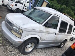 放置車両のシボレーアストロ