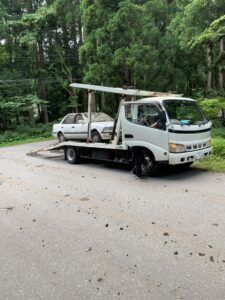 積載車に積まれたコロナ