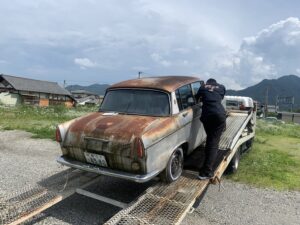 庭に長年放置してしまった廃車の引き取り写真